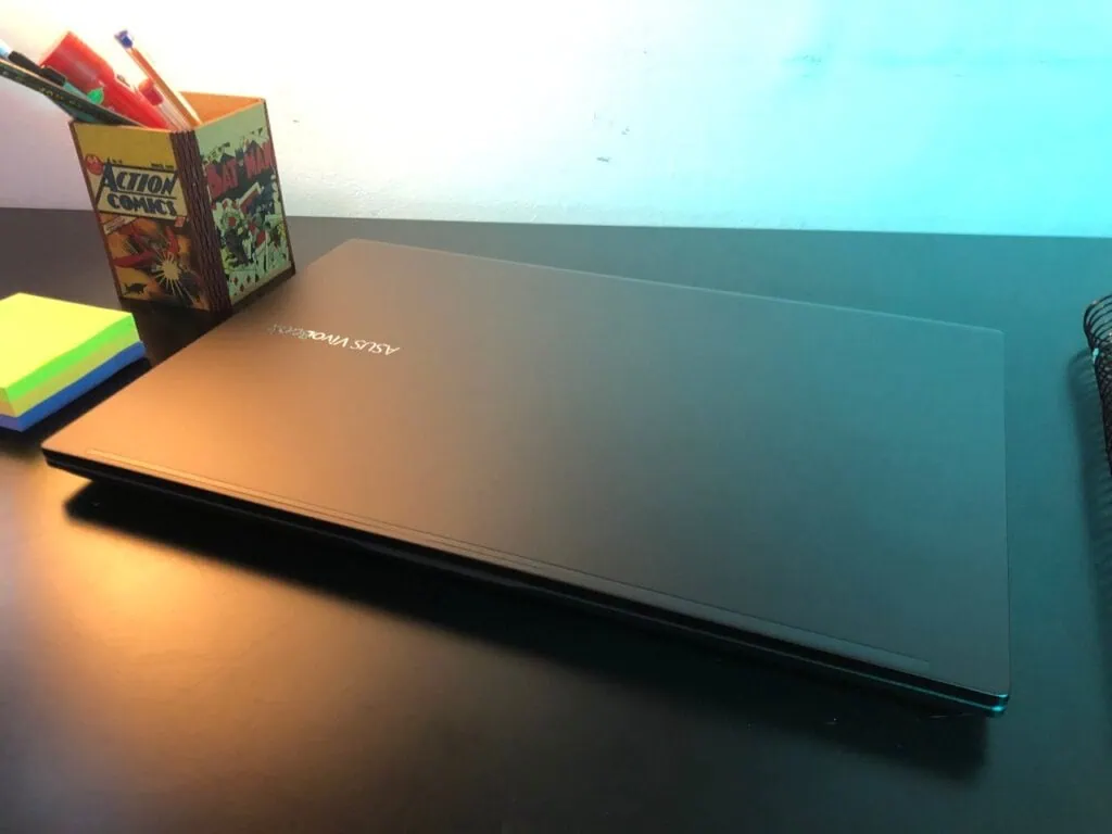 Bilan : le vivobook 15 k513 est le bon choix pour les études et le travail Asus vivobook 15 k513 a une couverture en aluminium