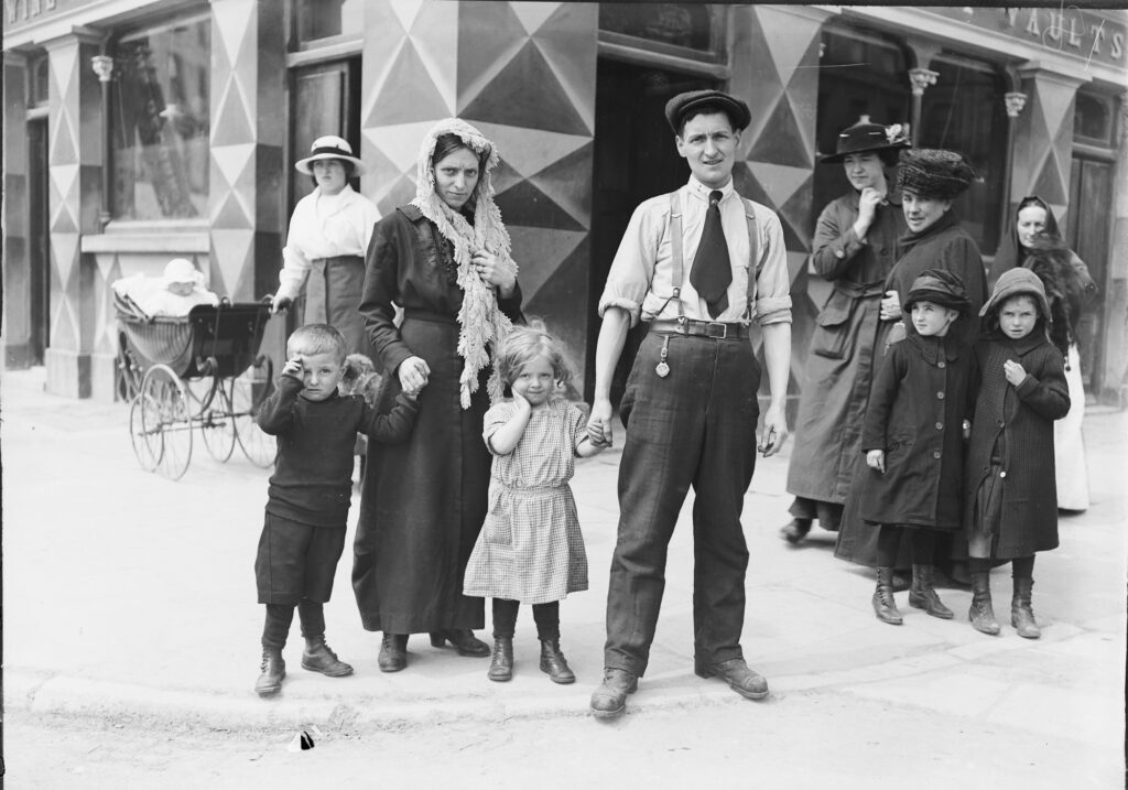 Imagem da família riley, lusitania - acervo da biblioteca nacional da irlanda