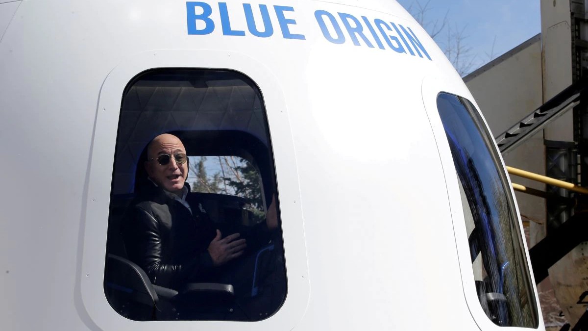 Jeff bezos vai ao espaço no primeiro vôo tripulado da blue origin