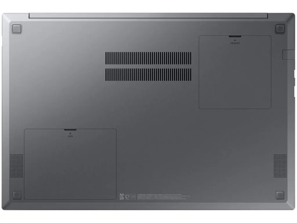 Review: samsung book, um excelente notebook de entrada Imagem da traseira do samsung book x30.