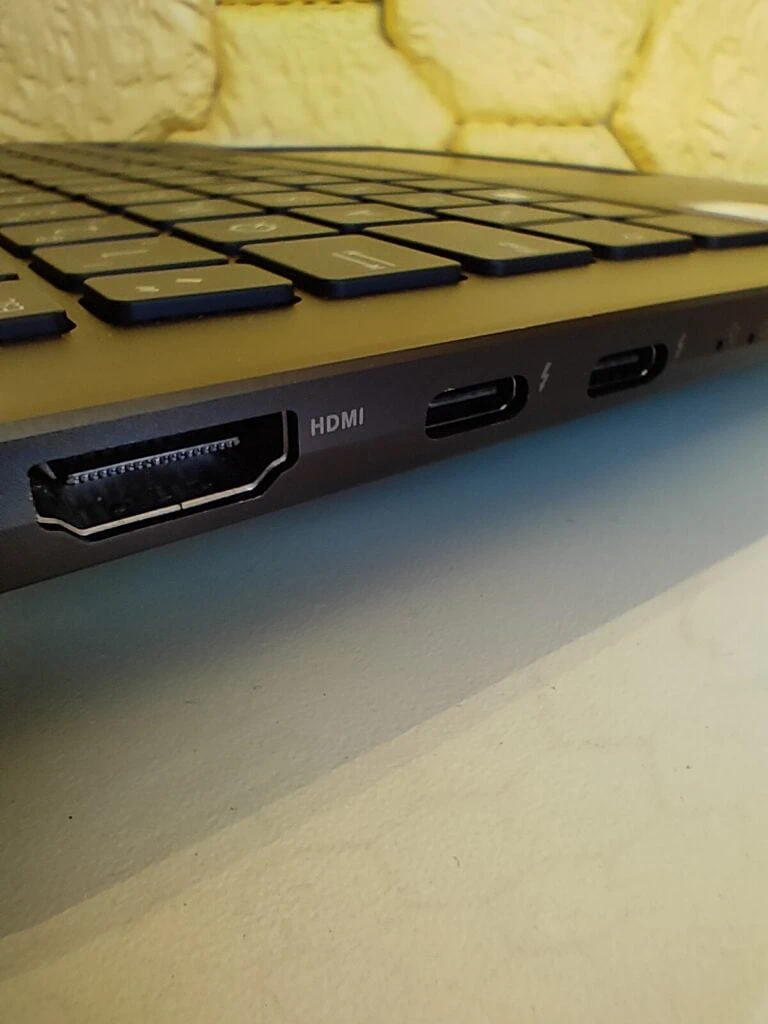 Review: zenbook 14 ux435, um ótimo notebook com "duas telas" Review: zenbook 14 ux435, um ótimo notebook com "duas telas". Com excelente performance, design e portabilidade, o zenbook 14 ux435 conta com o inovador screenpad 2. 0, uma tela independente no lugar do touchpad