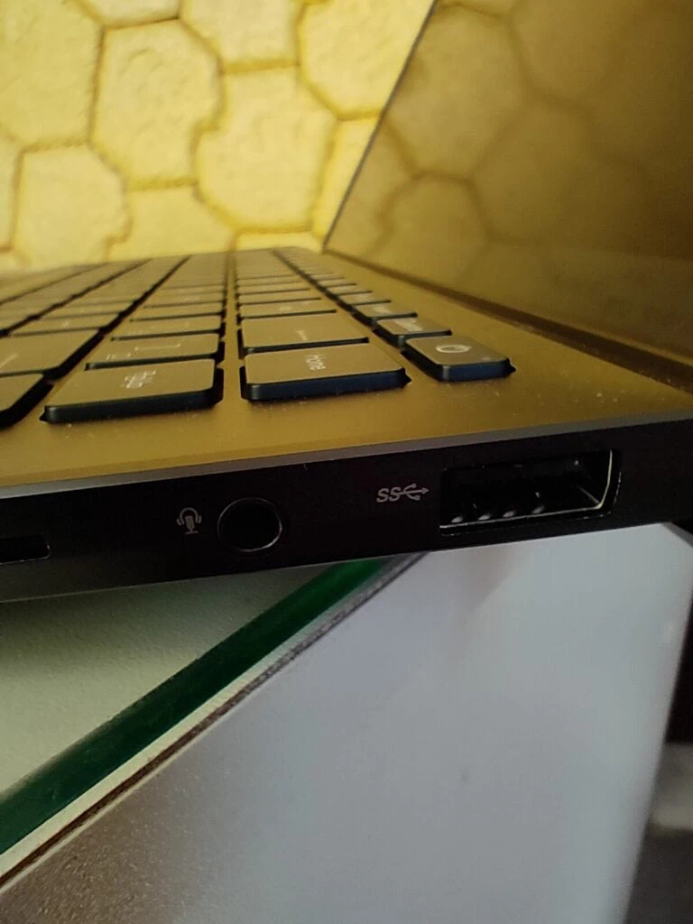 Review: zenbook 14 ux435, um ótimo notebook com "duas telas" Review: zenbook 14 ux435, um ótimo notebook com "duas telas". Com excelente performance, design e portabilidade, o zenbook 14 ux435 conta com o inovador screenpad 2. 0, uma tela independente no lugar do touchpad