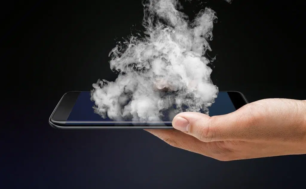 Como evitar superaquecimento do celular Exemplo de celular saindo fumaça devido ao superaquecimento