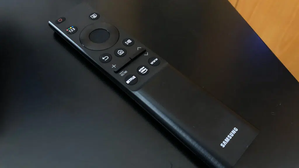 Review: samsung m5 é o monitor inteligente que você não sabia que precisava Controle remoto samsung m5