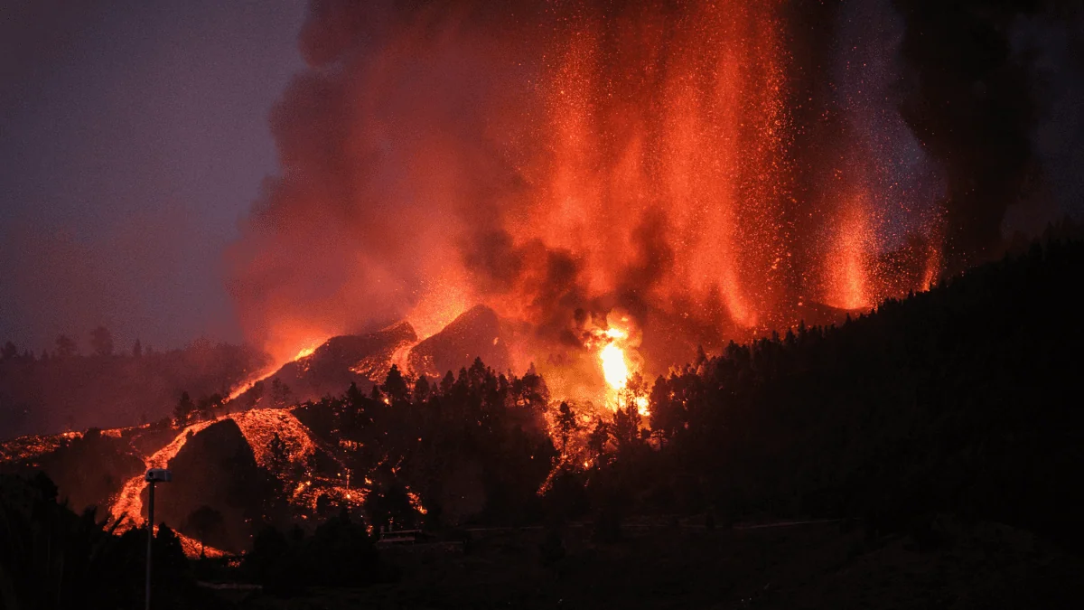 Erupción volcánica en españa y tsunami en brasil | trío showmetech