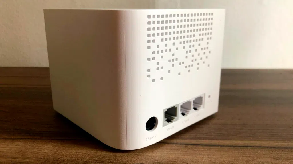 Review: roteador zt196 combina preço baixo com cobertura alta Traseira do roteador zt196