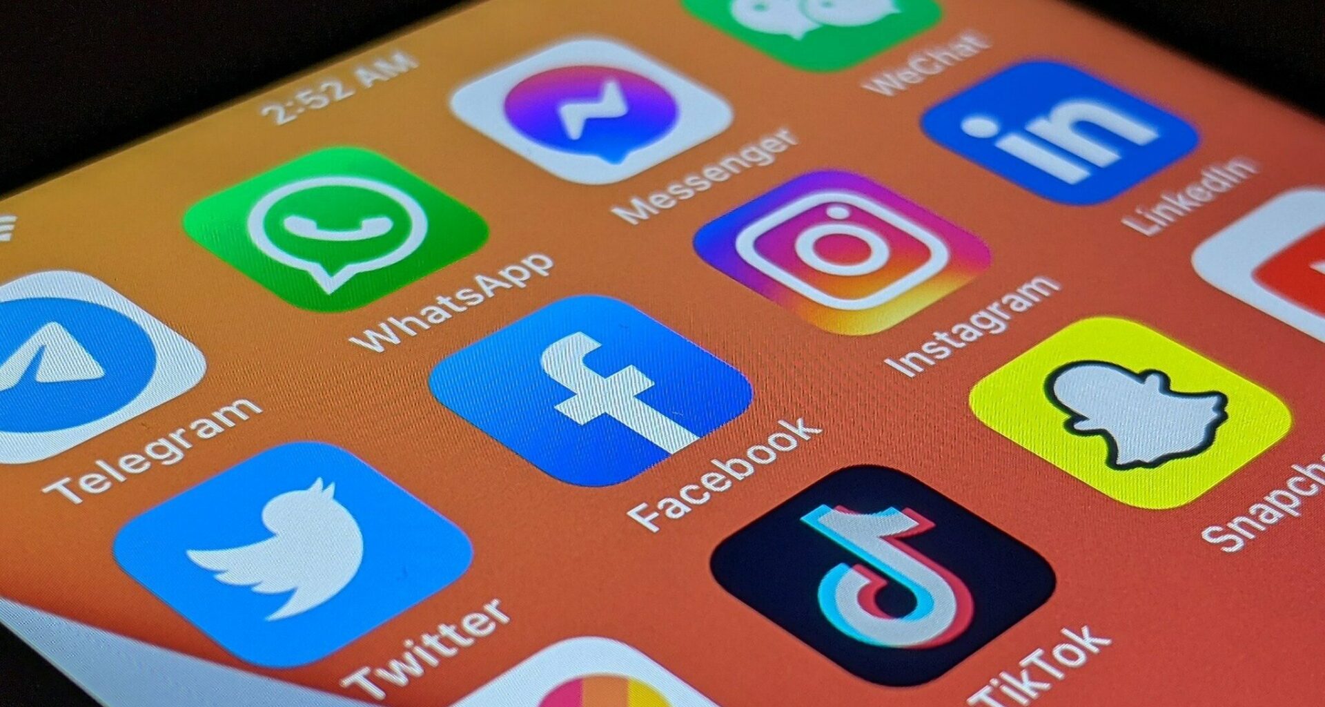 Entenda a queda dos servidores do facebook, instagram, whatsapp e outros serviços