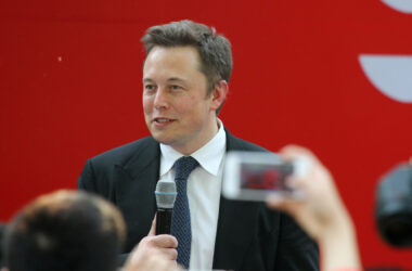 Elon musk anuncia mudança de sede da tesla para o texas, nos eua