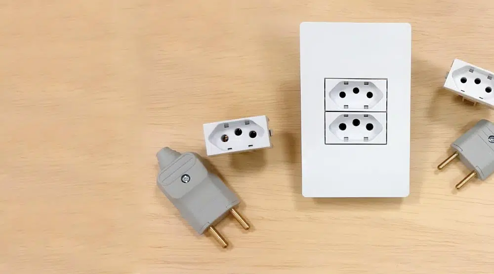 110v e 220v: conheça as diferenças entre elas e saiba qual é a melhor opção A diferença entre tomadas de 10a e 20a