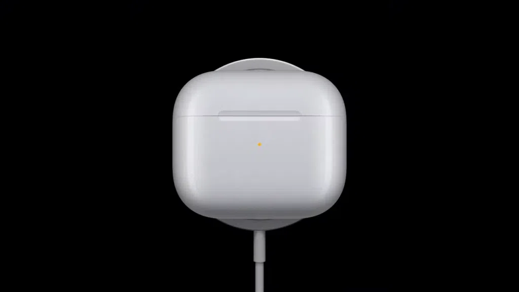 Yeni AirPods 3, mekansal ses desteği ve daha fazla pil kazanıyor Megsafe artık AirPods 3 kasasını şarj etmek için kullanılabilir