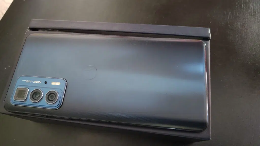 Review: motorola edge 20 pro é o celular premium com um leve amargor Review: motorola edge 20 pro é o celular premium com um leve amargor. O motorola edge 20 pro se sai bem em quase tudo e ganha destaque com o ready for, mas passa a sensação que falta algo