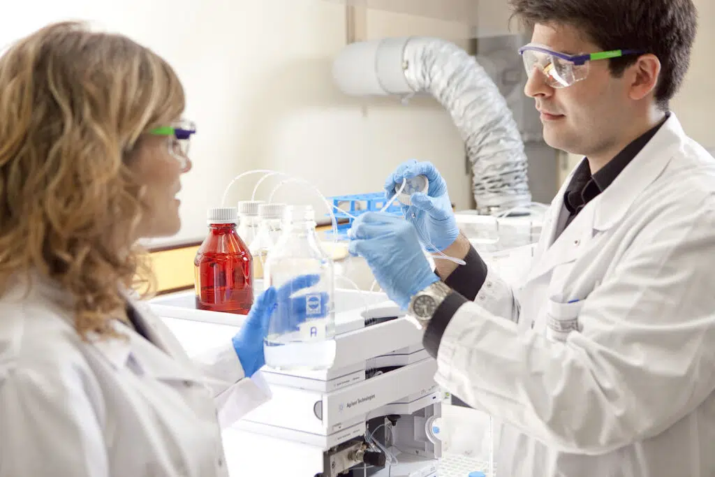 Efeito dunning-kruger: ele existe ou é só mito? Estar cercado por pares igualmente competentes e aceitar críticas são fatores que ajudam a nos municiar contra o efeito dunning-kruger.