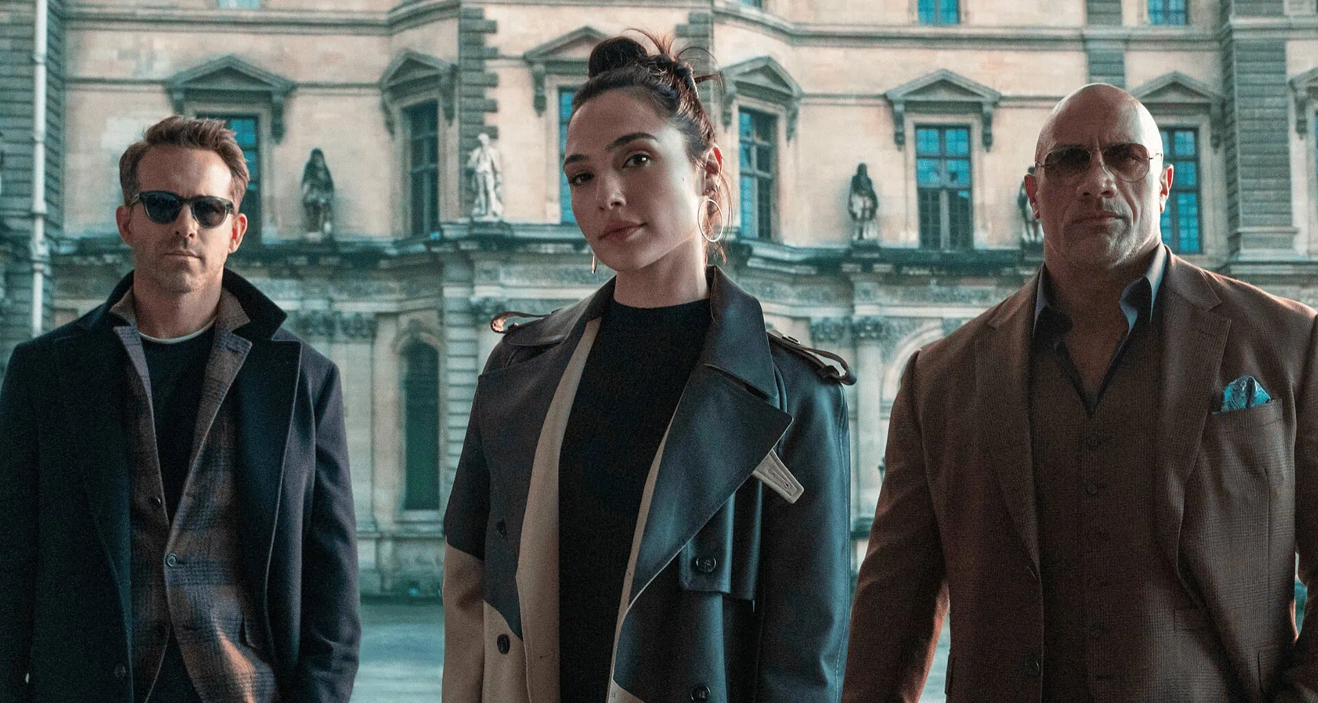 Alerta vermelho é o clichê de ação da netflix que funciona graças a um roteiro engenhoso e um elenco carismático