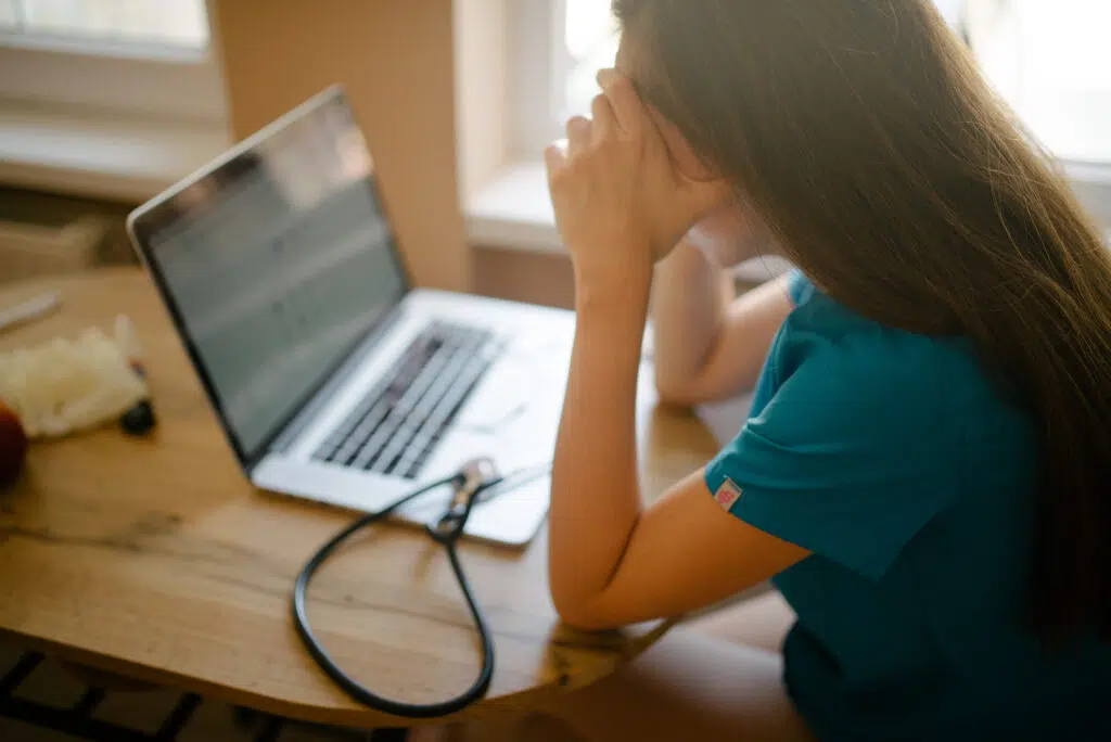 Efeito dunning-kruger: ele existe ou é só mito? A síndrome do impostor é muitas vezes atribuída como o oposto do efeito dunning-kruger.