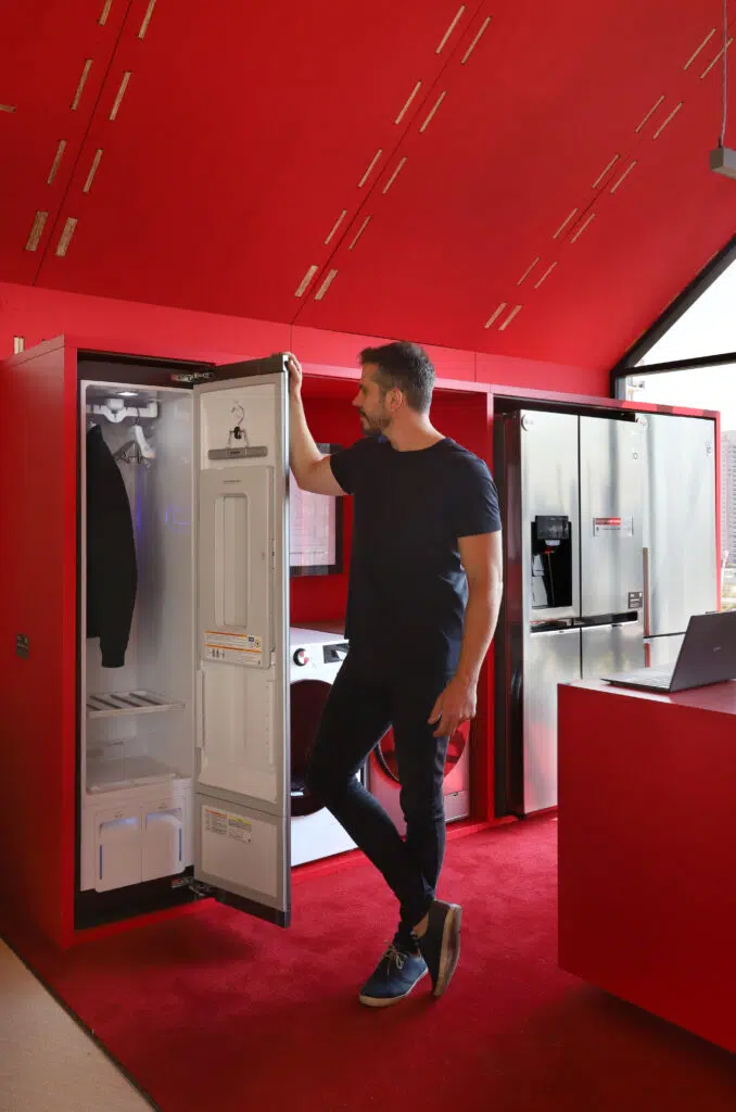 Casacor 2021 apresenta conceito de casa conectada com a lg do brasil Casacor 2021 apresenta conceito de casa conectada com a lg do brasil. Aparelhos como geladeiras, máquinas de lavar e até mesmo closet inteligente apareceram no casacor 2021. Confira as novidades!