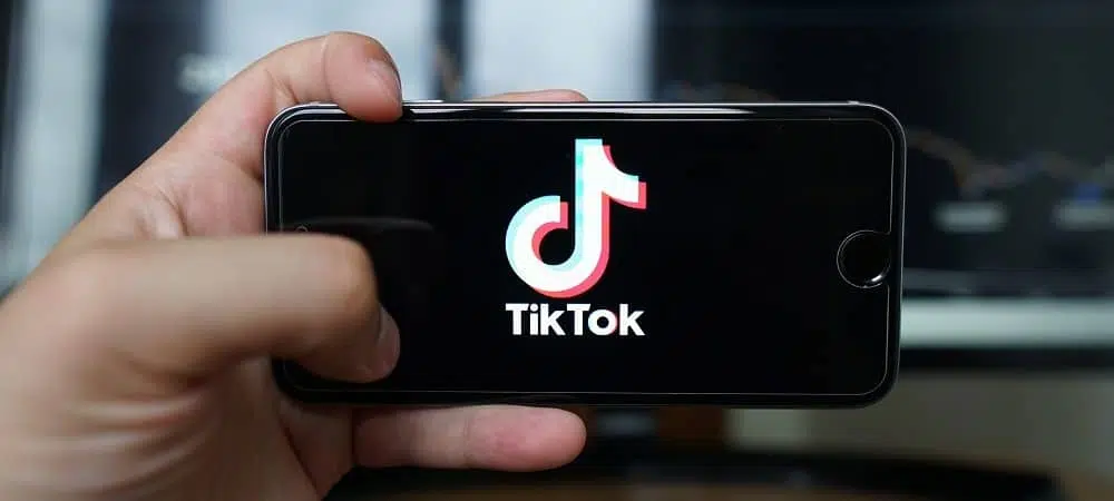 Saiba como ser famoso no tiktok e ganhar dinheiro no app Pessoa utilizando o tiktok em um iphone