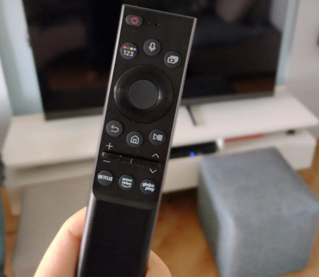 Ulasan: TV Samsung QLED Q70A 4K memiliki desain yang elegan dan performa tinggi. pengontrol tv samsung q70a