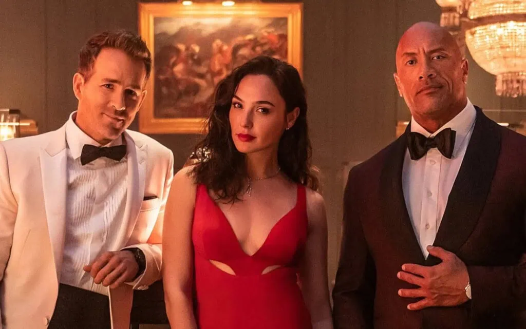 Alerta vermelho repete a fórmula, mas é o clichê que tanto gostamos Ryan renynolds, gal gadot e dwayne johnson em alerta vermelho