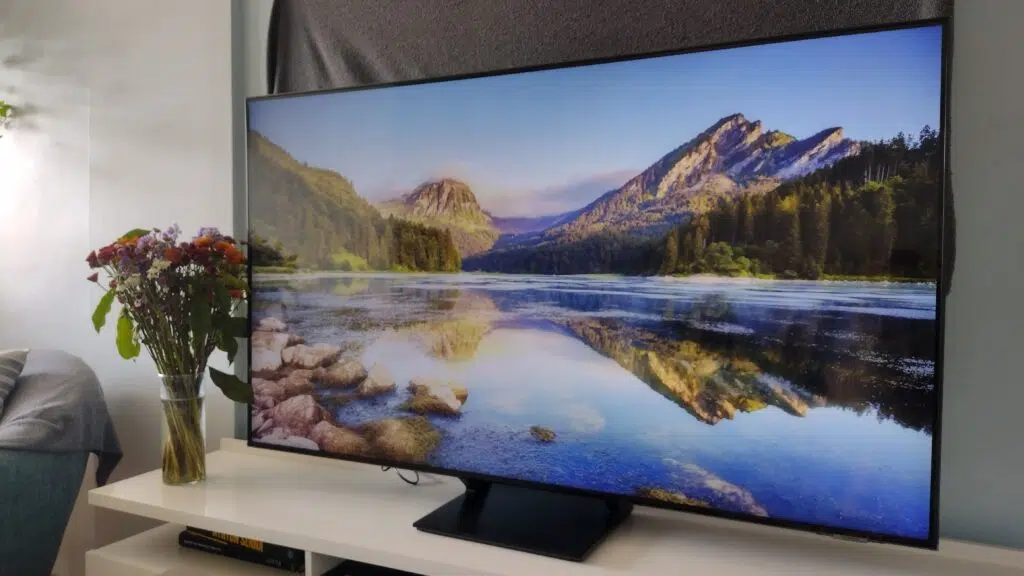 Ulasan: TV Samsung QLED Q70A 4K memiliki desain yang elegan dan performa tinggi. tv samsung qled q70a