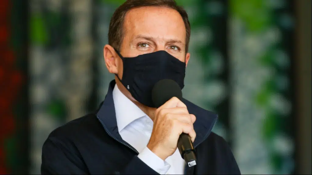 Quando são paulo vai parar de usar máscara? Governador joão dória utilizando máscara