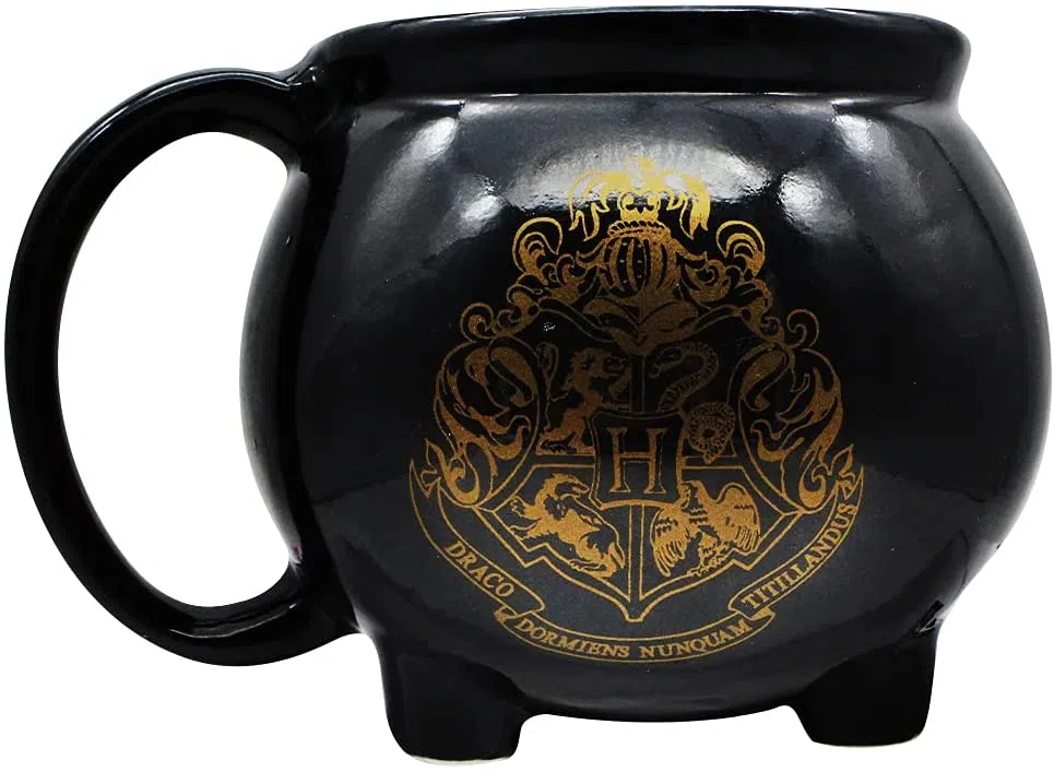 27 ideias de presentes geek e tech para o natal Caneca caldeirão do harry potter como presentes nerd para o natal. Reprodução: amazon.