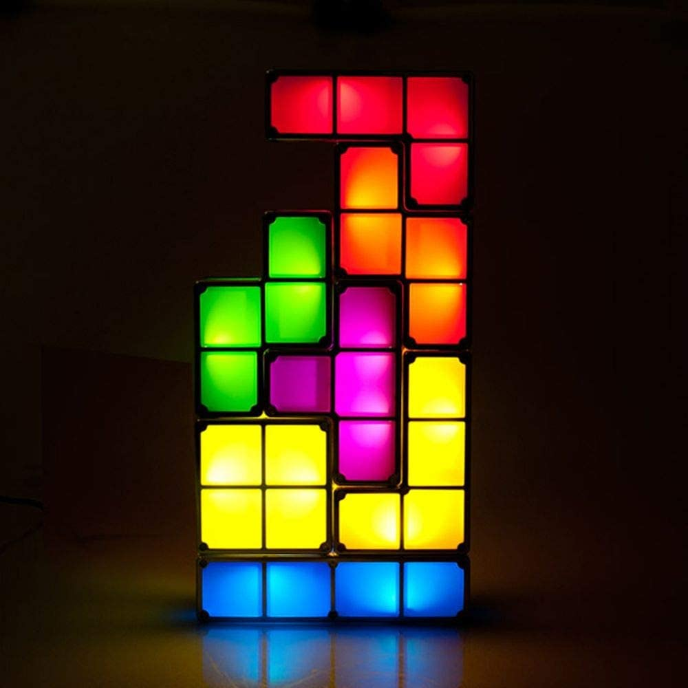 Luminária tetris como sugestão de presentes para o natal. Reprodução: amazon.