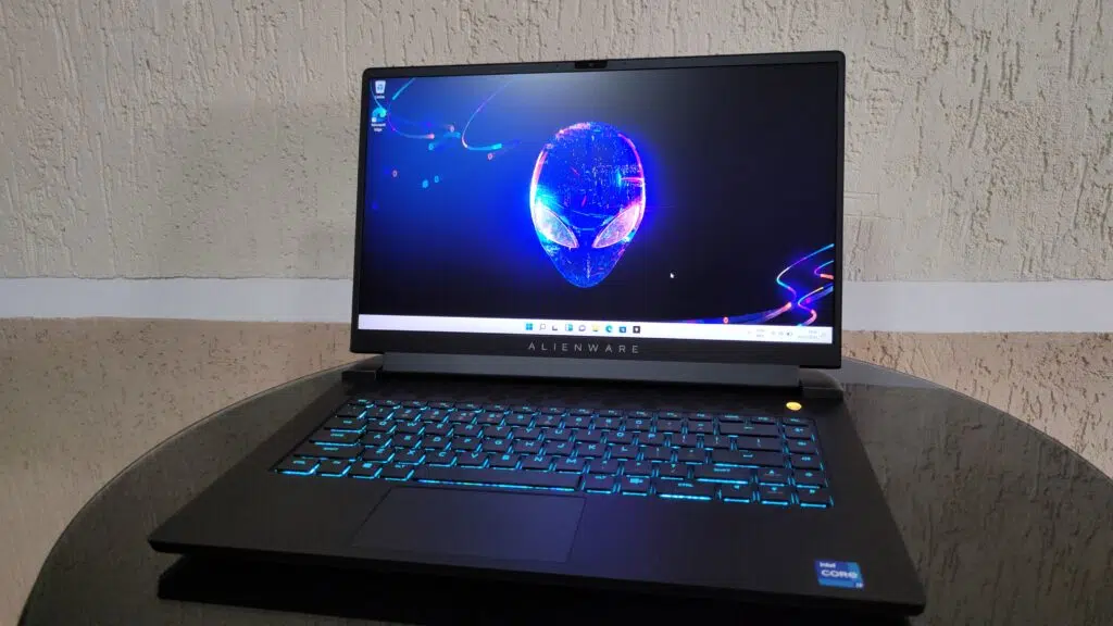 Review: alienware m15, um caro notebook gamer com ressalvas Belíssima design para este notebook (imagem/felipe vidal)