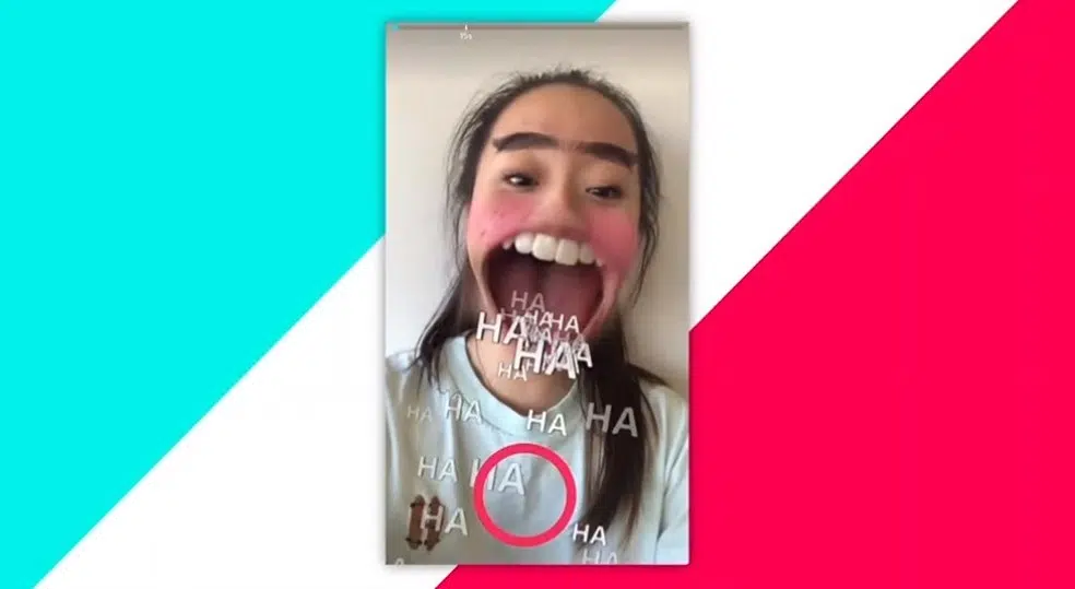 Algoritmo do tiktok mantém pessoas no app com vídeos variados Pessoa em um dos vídeos no tiktok