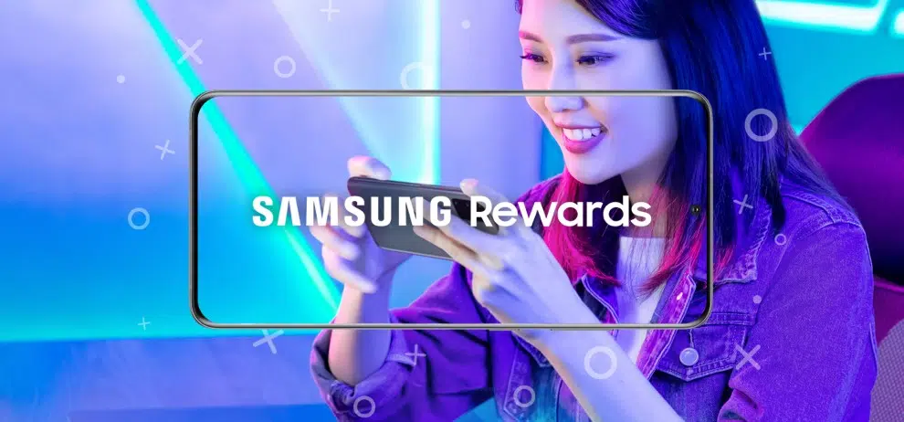 Saiba como usar o samsung pay e pagar por aproximação Mulher usando samsung rewards