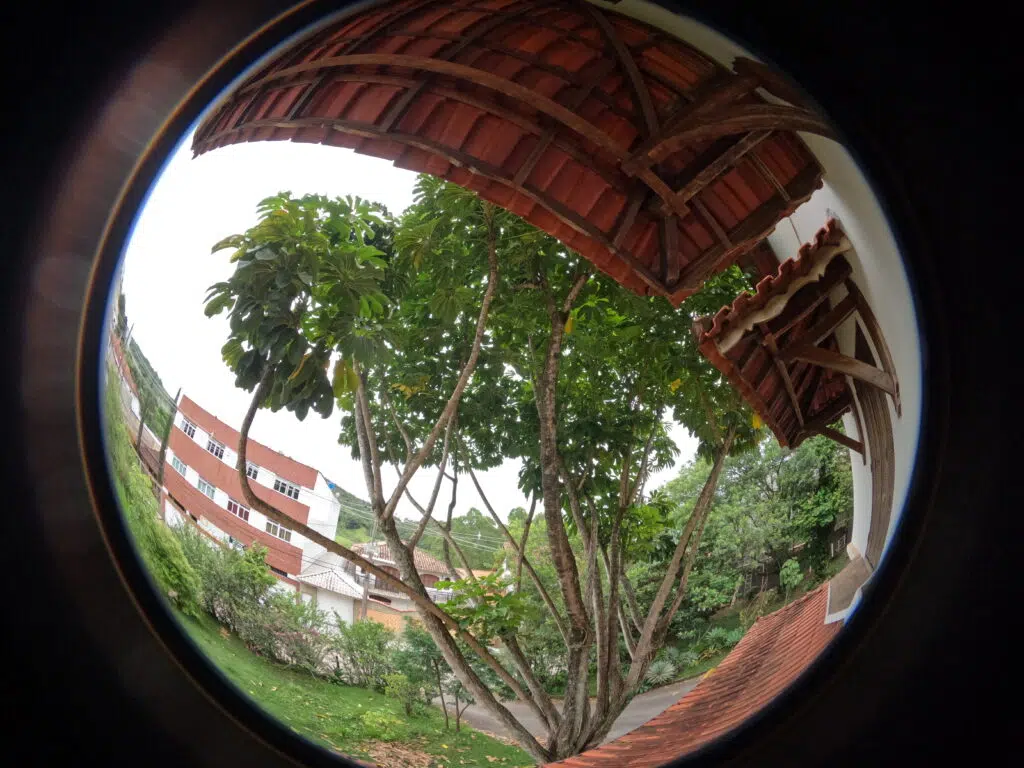 Review: gopro hero10 black Review: gopro hero10 black. A gopro hero10 black é, sem dúvida, uma das melhores câmeras de ação e sua estabilização eletrônica impressiona bastante.