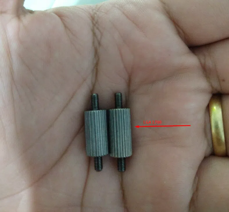 How to buy lga 1700 cooler for 12th generation intel cpus Difference in height of screws (reproduction/twitter: @lucaspeperaio)