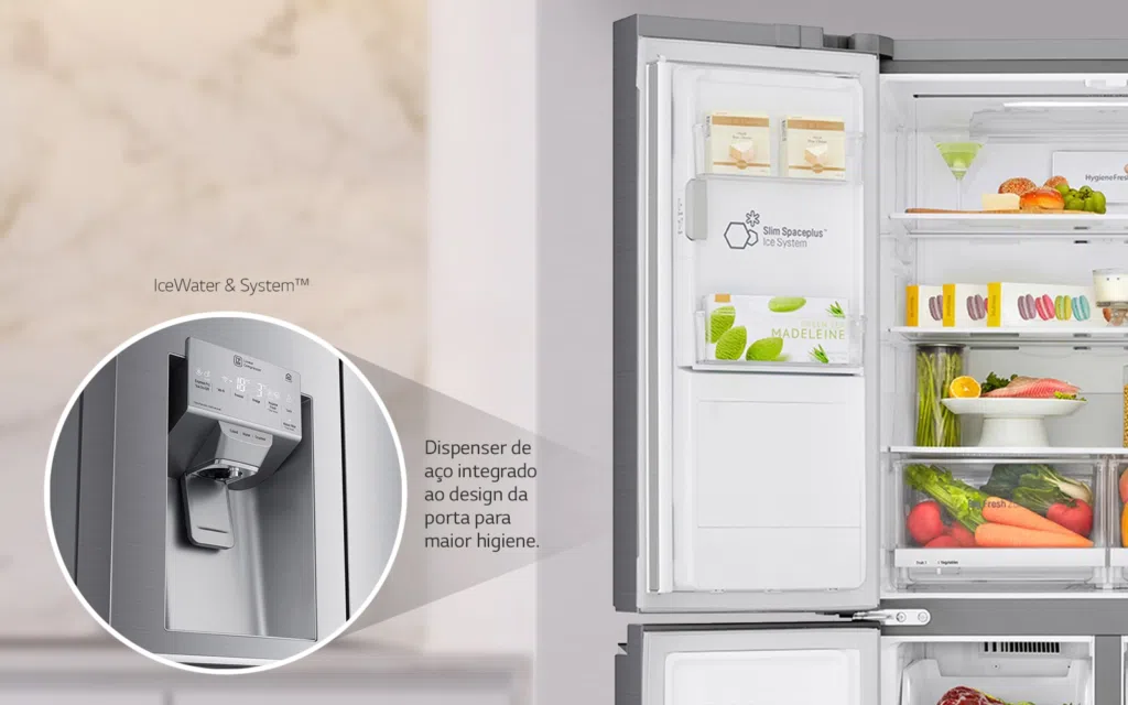 Geladeira lg side by side exibe alimentos em dois toques O filtro, que faz parte do icewater & system, fornece água purificada e também gelo. Reprodução: lg.