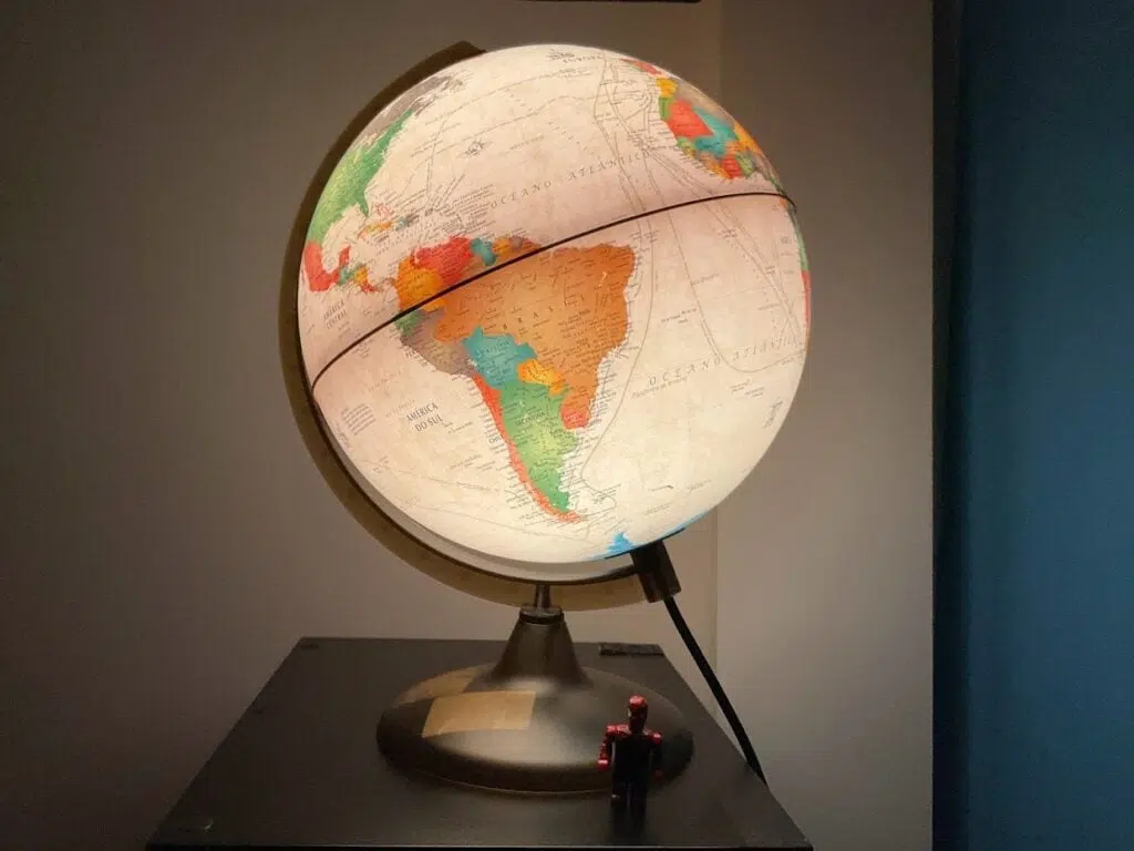 Review: ipad mini 6 é extremamente poderoso e portátil Foto feita com o ipad mini 6 do globo terrestre iluminado