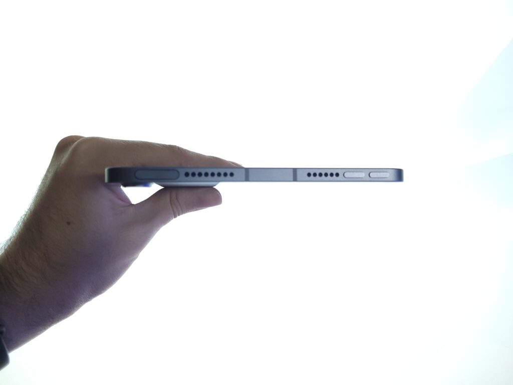 Review: ipad mini 6 é extremamente poderoso e portátil. O ipad mini 6 é pequeno, prático e poderoso. A apple acertou em cheio ao trazer o usb-c para a linha mini, que traz o processador a15 bionic do iphone 13