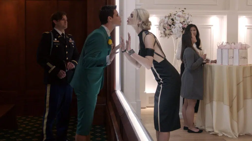 11 filmes sobre tecnologia que você deve assistir Cena de upload do prime video