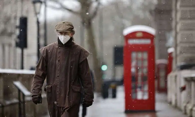 Países planejam tratar covid-19 como gripe comum Covid-19 no reino unido