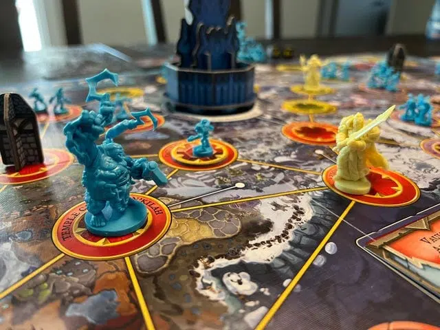 Le jeu de société World of Warcraft remporte la version portugaise. Le jeu de société World of Warcraft: Wrath of the lich king peut être joué avec jusqu'à cinq personnes et est maintenant disponible à l'achat au brésil