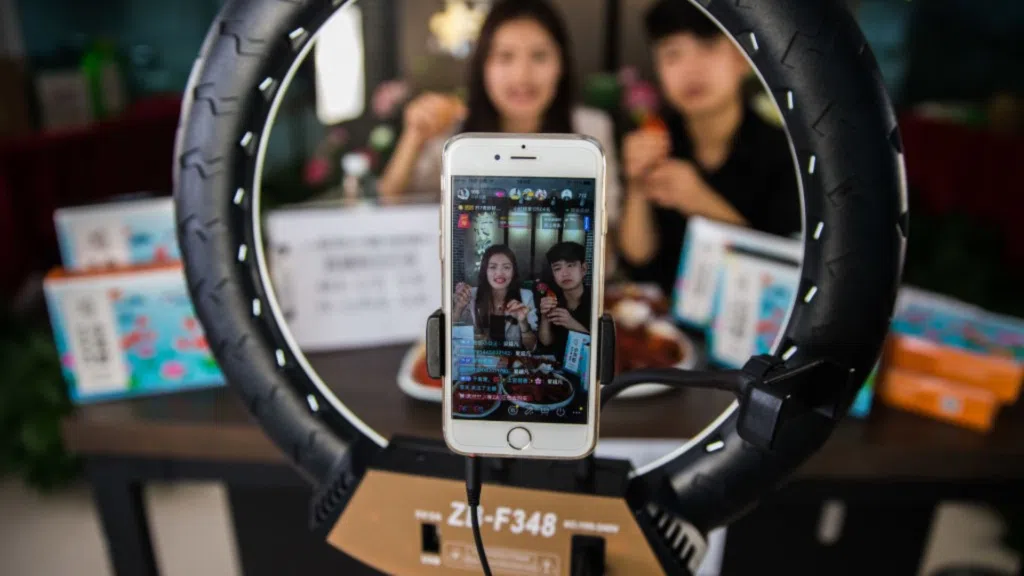 10 dicas de como viralizar no tiktok 10 dicas de como viralizar no tiktok. Mais do que apenas dancinhas, algo pelo qual a rede social ficou conhecida, como viralizar no tiktok é também uma estratégia de marketing