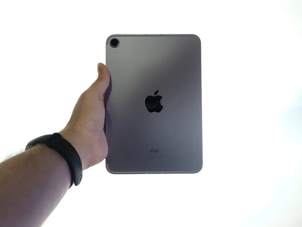 Review: ipad mini 6 é extremamente poderoso e portátil Review: ipad mini 6 é extremamente poderoso e portátil. O ipad mini 6 é pequeno, prático e poderoso. A apple acertou em cheio ao trazer o usb-c para a linha mini, que traz o processador a15 bionic do iphone 13