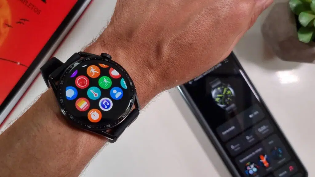 Huawei watch gt 3 chega ao brasil com bateria de até 14 dias Huawei watch gt 3 preso em um pulso