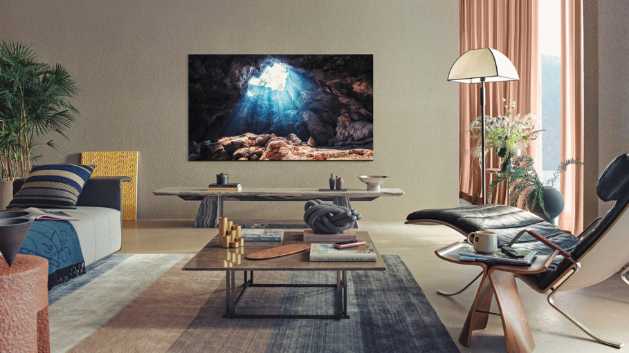 Smart tv da samsung em uma sala de estar