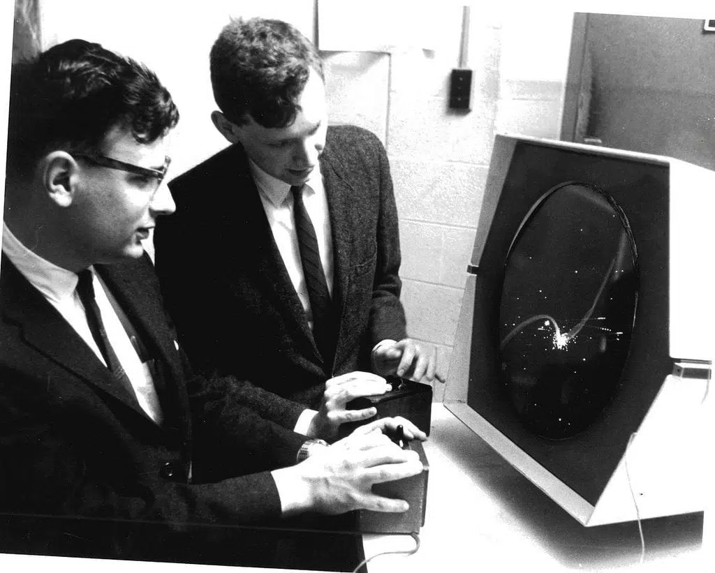 Como contratar um hacker? É correto? Exibição do spacewar no tech model railroad club (imagem: computer history museum)