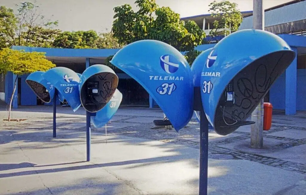 É cliente da oi? Veja se você vai para claro, tim ou vivo Orelhão da telemar