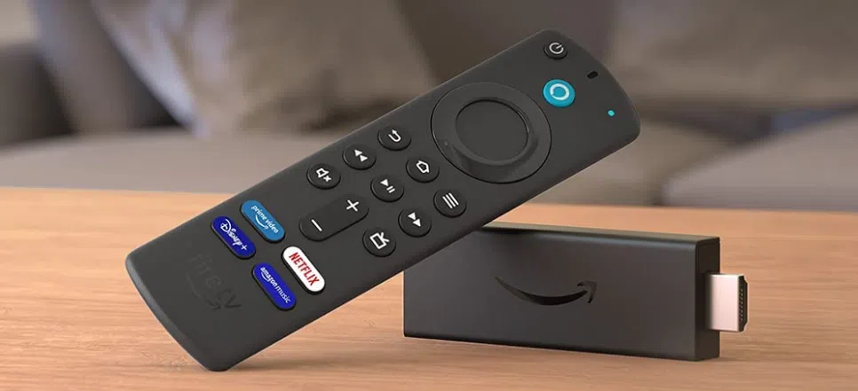 Aprenda a transformar uma tv antiga em smart tv Imagem ilustrativa do fire tv stick, da amazon, no modelo 4k.