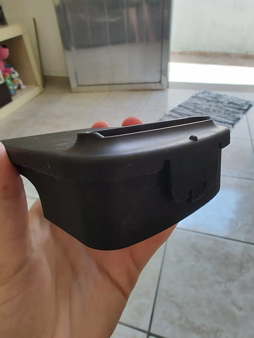 Review: robot aspirador ob12, sencillo sin medida El compartimento de suciedad de la aspiradora ob12 es muy fácil de abrir.
