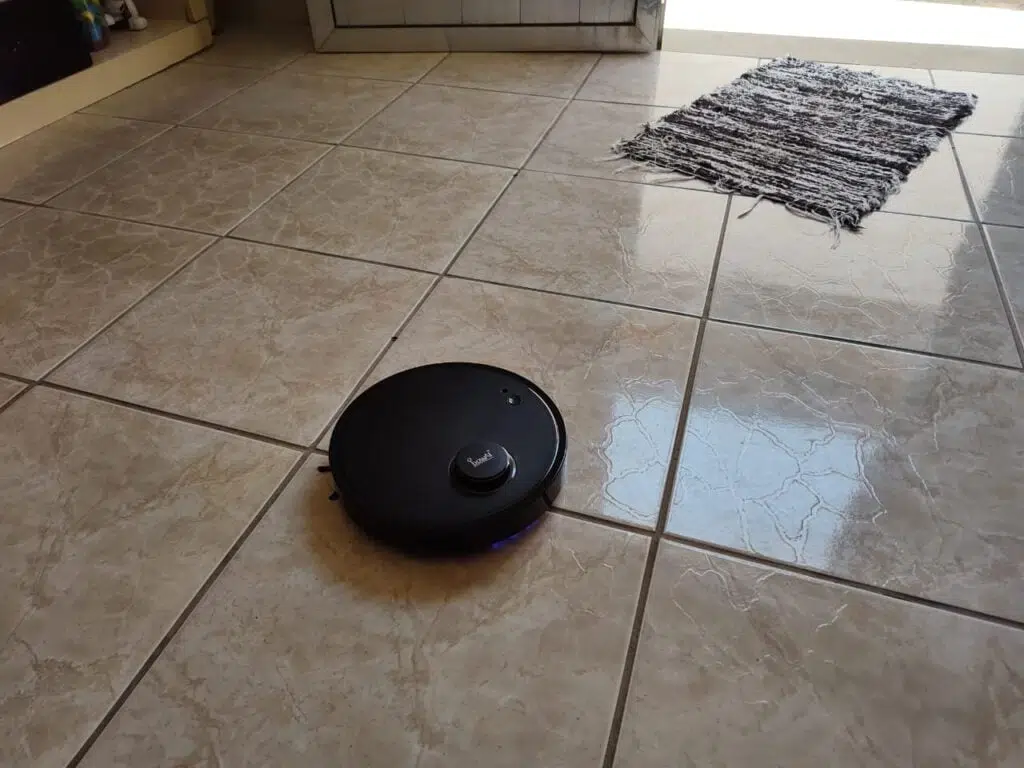 Review: robot aspirador ob12, sencillo sin medida la aspiradora ob12 en acción puede ser funcional pero también un poco frustrante