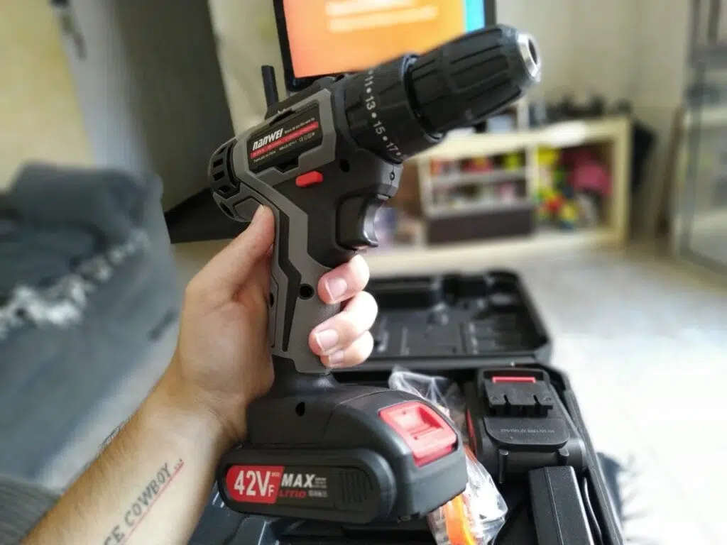 Bewertung: Nanwei Elektroschrauber und Bohrer Nanwei Bohrmaschine installiert und einsatzbereit