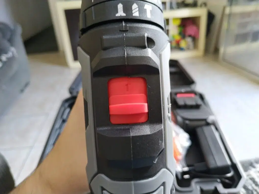 Bewertung: Nanwei Elektroschrauber und Bohrer An der Oberseite des Bohrers können Sie die Geschwindigkeit des Bohrers einstellen