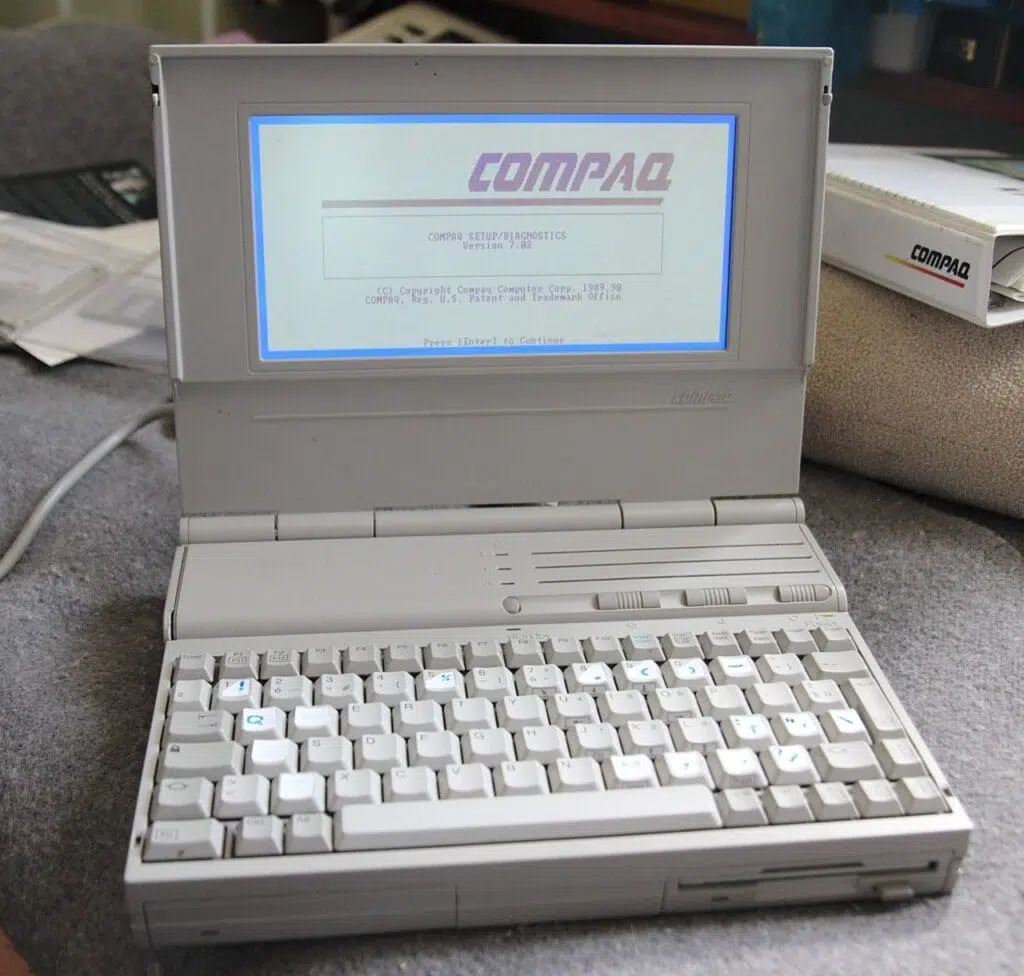 Revolução dos computadores: veja 10 máquinas históricas Foto do notebook compaq lte, um dos primeiros notebooks da história