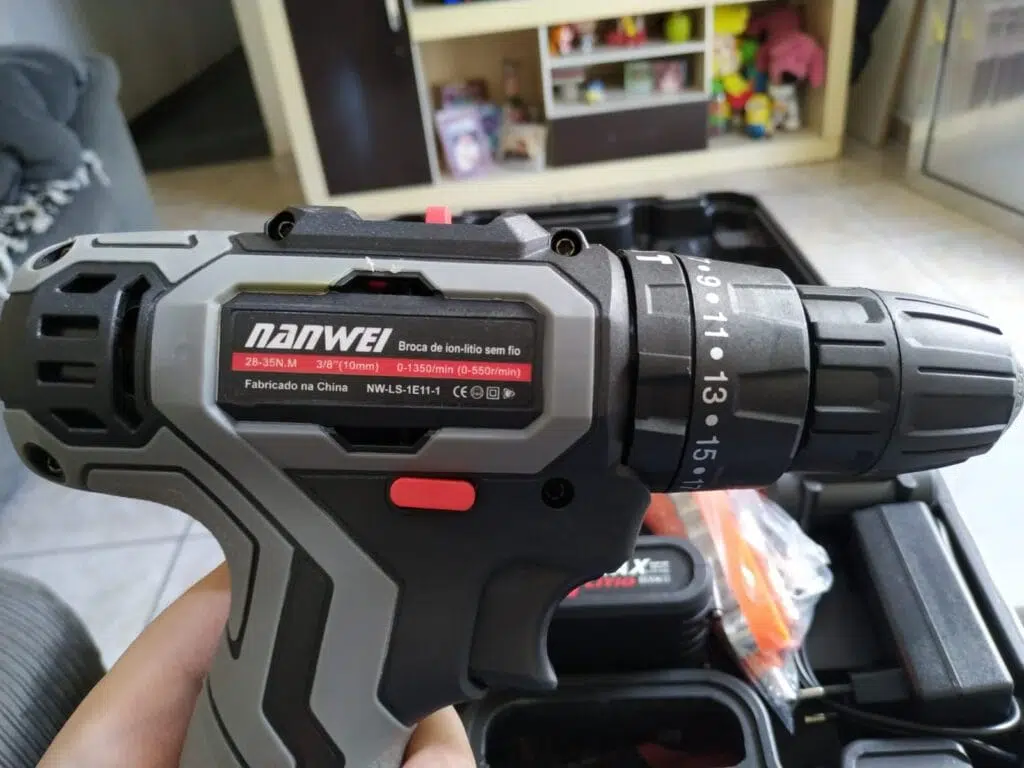 Bewertung: Nanwei Elektroschrauber und Bohrer Der Schraubendreher von Nanwei hat eine schöne und sehr charmante Konstruktion